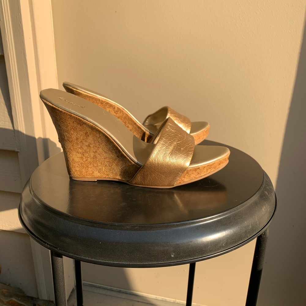 Gold lamé cork board wedges